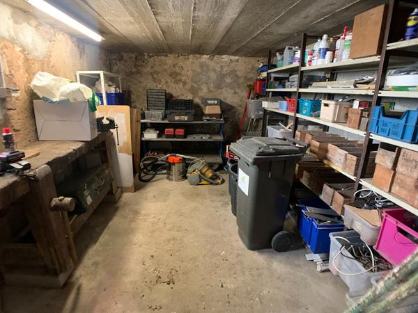 Bâtiment à vendre - Blois - Volumineuse grange + studio aménagé
