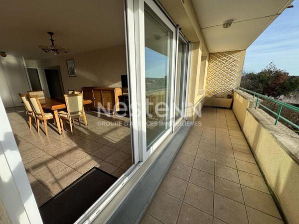 Appartement F4-F5 de 110 m2 avec box en sous-sol et ascenseurs - Etampes, centre-ville