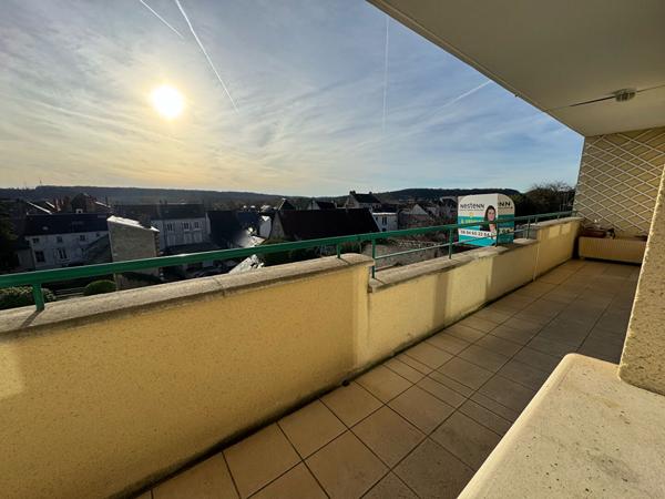 Appartement F4-F5 de 110 m2 avec box en sous-sol et ascenseurs - Etampes, centre-ville