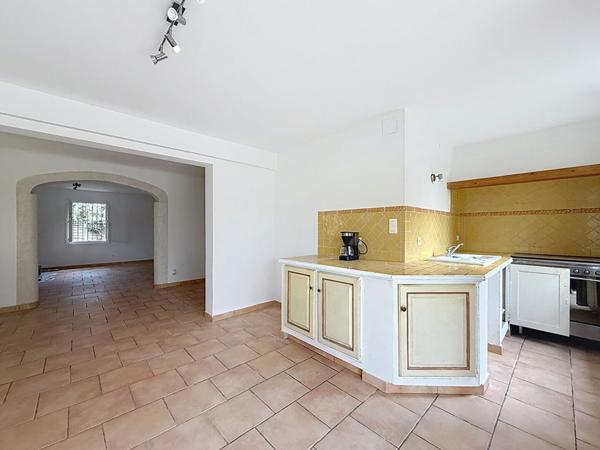 Lauris - Fort potentiel - Maison 154 m² sur un terrain clôturé d'environ 740 m²