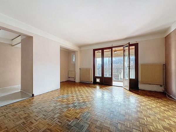 Lauris - Fort potentiel - Maison 154 m² sur un terrain clôturé d'environ 740 m²