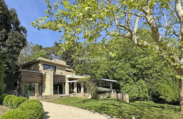 A vendre - Maison contemporaine et son parc arboré - Villeneuve Les Avignon