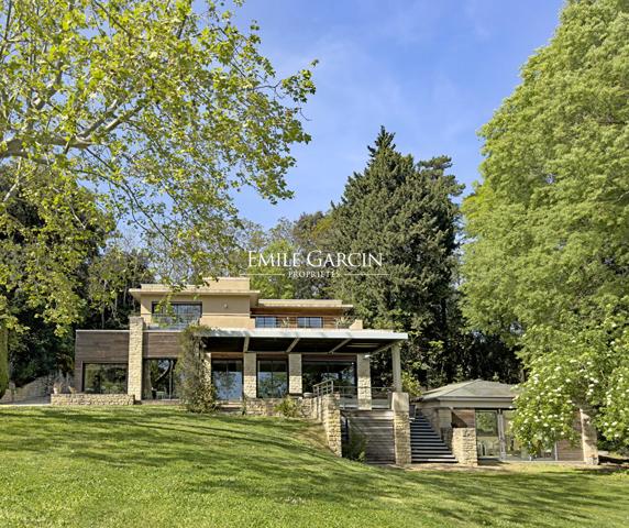 A vendre - Maison contemporaine et son parc arboré - Villeneuve Les Avignon