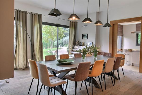 A vendre - Maison contemporaine et son parc arboré - Villeneuve Les Avignon