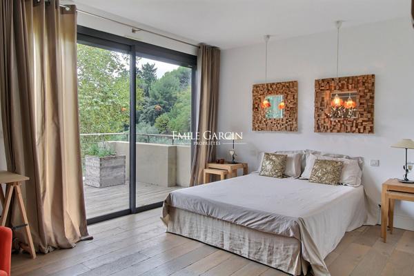 A vendre - Maison contemporaine et son parc arboré - Villeneuve Les Avignon
