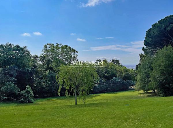 A vendre - Maison contemporaine et son parc arboré - Villeneuve Les Avignon