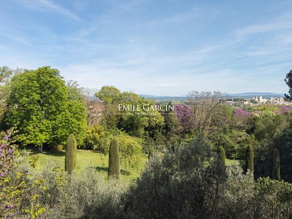 A vendre - Maison contemporaine et son parc arboré - Villeneuve Les Avignon