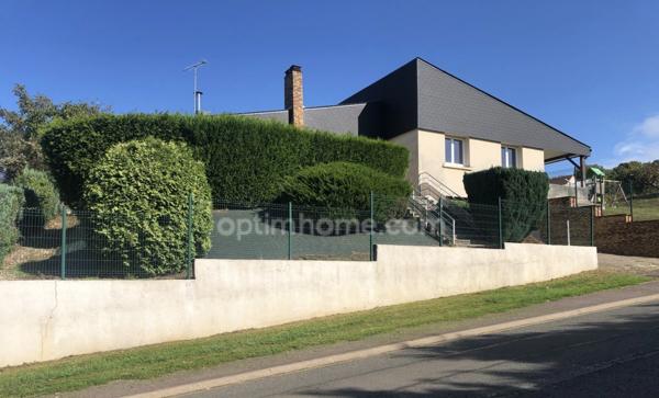 Maison familiale individuelle lumineuse à l’architecture moderne, 5 pièces, 3 chambres et un bureau, sur sous-sol complet, et terrain clos à Mouzon (08) proche de la Belgique.