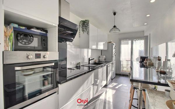 Appartement à vendre    4 pièces • 80,90 m2 Marseille 11