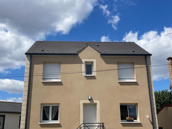 MAISON INDIVIDUELLE DE 2020 (91 M2) A VILLENEUVE-LE-ROI  - DPE C - 273 M2 DE TERRAIN