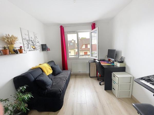 MAISON INDIVIDUELLE DE 2020 (91 M2) A VILLENEUVE-LE-ROI  - DPE C - 273 M2 DE TERRAIN