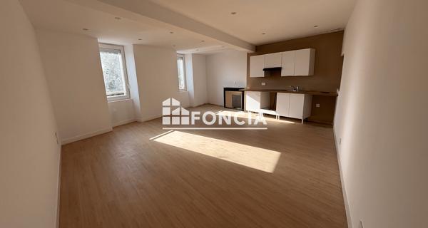 Location Appartement 4 pièces 90 m² - Soyons 07130
