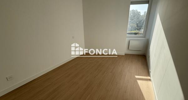 Location Appartement 4 pièces 90 m² - Soyons 07130