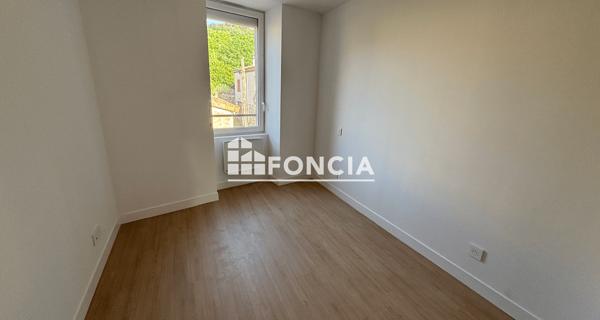 Location Appartement 4 pièces 90 m² - Soyons 07130