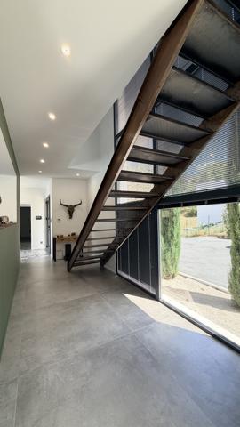 Villa contemporaine de 190m2 sur 1000m2 de terrain et piscine proche du centre ville