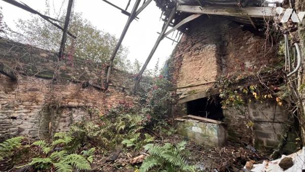 GUENIN proche BAUD longère à rénover avec potentiel