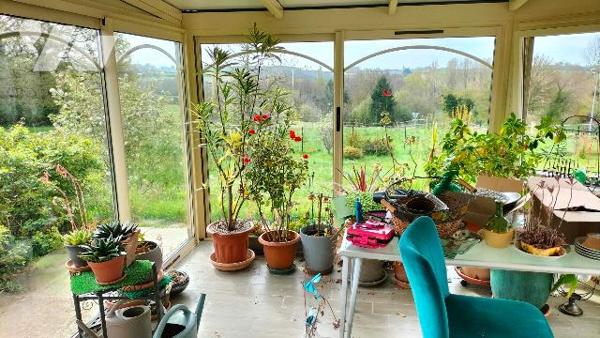 L'Office vous propose cette maison récente de plain pied disposant d'une très belle vue dégagée.