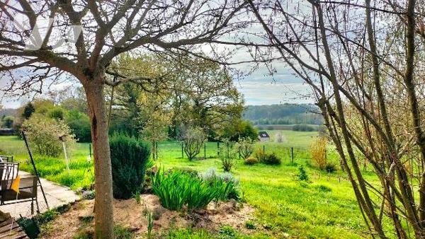 L'Office vous propose cette maison récente de plain pied disposant d'une très belle vue dégagée.