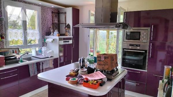 L'Office vous propose cette maison récente de plain pied disposant d'une très belle vue dégagée.