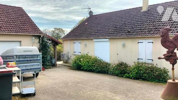 L'Office vous propose cette maison récente de plain pied disposant d'une très belle vue dégagée.