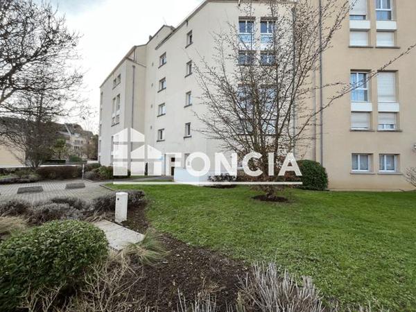 Location Appartement 2 pièces 42.8 m² - 96 RUE ANDRE SAGET Laval 53000