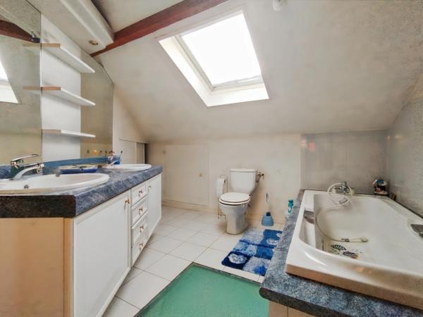 EXCLUSIVITÉ – 02100 Neuville Saint-Amand- Maison individuelle 130m2 sans mitoyenneté- 3 chambres – garage- cour avec jardinet