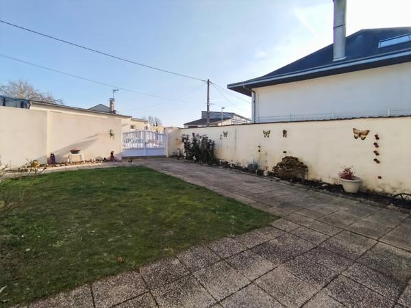 EXCLUSIVITÉ – 02100 Neuville Saint-Amand- Maison individuelle 130m2 sans mitoyenneté- 3 chambres – garage- cour avec jardinet