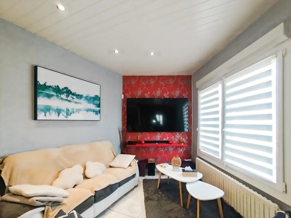 EXCLUSIVITÉ – 02100 Neuville Saint-Amand- Maison individuelle 130m2 sans mitoyenneté- 3 chambres – garage- cour avec jardinet