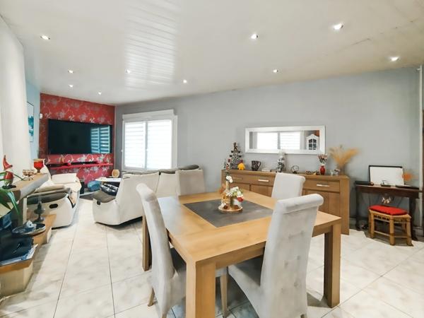 EXCLUSIVITÉ – 02100 Neuville Saint-Amand- Maison individuelle 130m2 sans mitoyenneté- 3 chambres – garage- cour avec jardinet