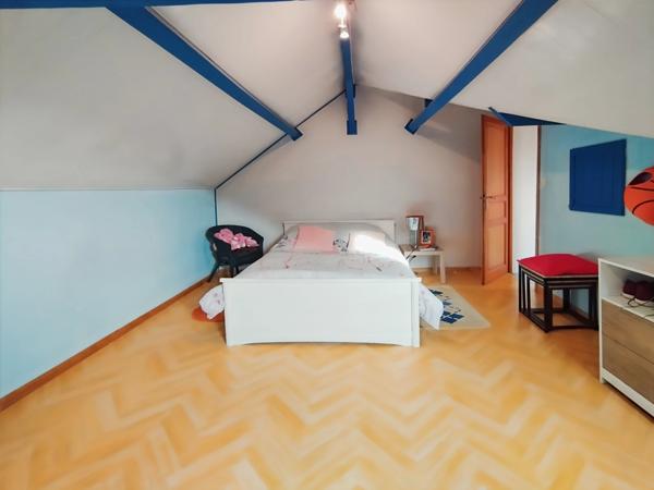 EXCLUSIVITÉ – 02100 Neuville Saint-Amand- Maison individuelle 130m2 sans mitoyenneté- 3 chambres – garage- cour avec jardinet