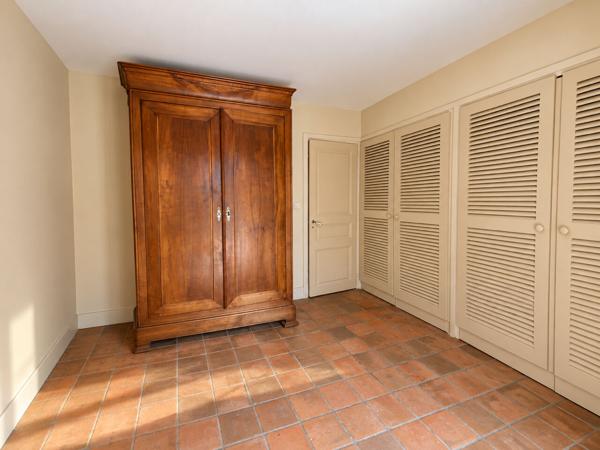 Olivet propriété de charme 250 M2 6 chambres , 1 studio, parc environ 3200 m2 .