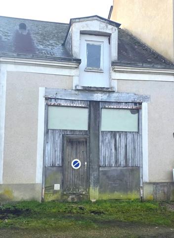 Ensemble immobilier avec garage et son étage, cellier et appartement à rénover