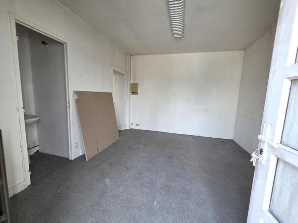 Ensemble immobilier avec garage et son étage, cellier et appartement à rénover