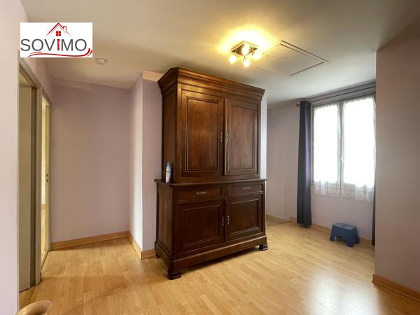 MAISON DE VILLE TOUT CONFORT AVEC COUR ET GRAND GARAGE, 5 CHAMBRES.