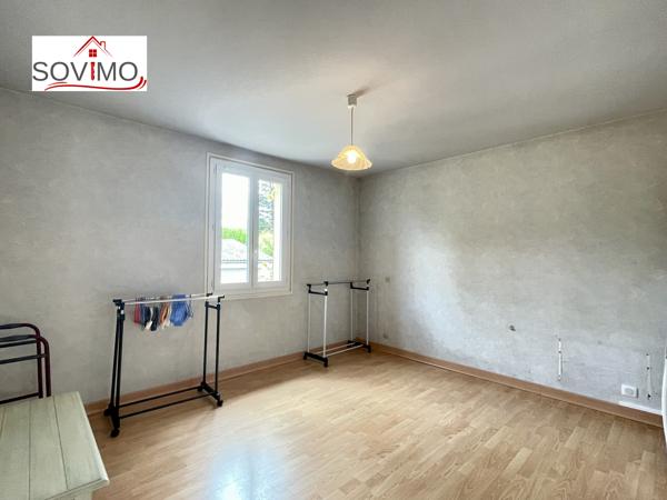 MAISON DE VILLE TOUT CONFORT AVEC COUR ET GRAND GARAGE, 5 CHAMBRES.
