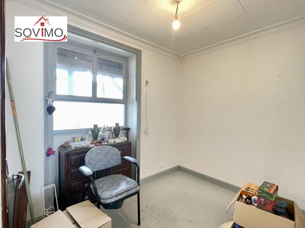 MAISON DE VILLE TOUT CONFORT AVEC COUR ET GRAND GARAGE, 5 CHAMBRES.