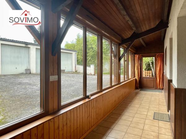 MAISON DE VILLE TOUT CONFORT AVEC COUR ET GRAND GARAGE, 5 CHAMBRES.