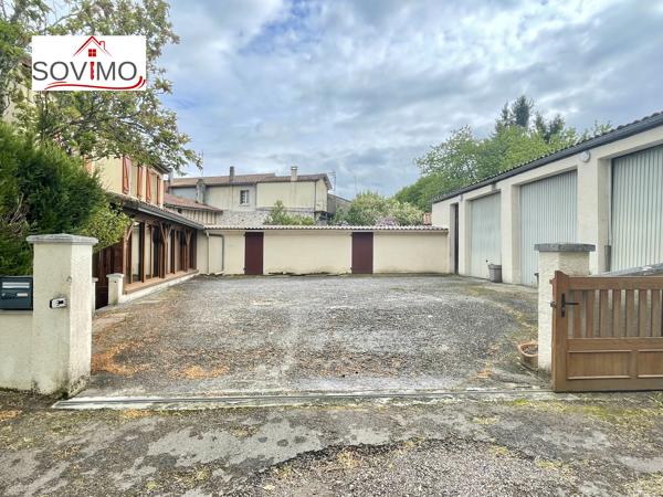 MAISON DE VILLE TOUT CONFORT AVEC COUR ET GRAND GARAGE, 5 CHAMBRES.