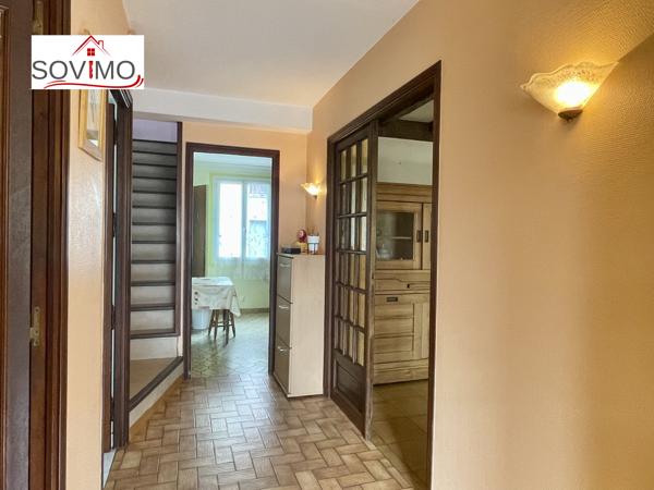 MAISON DE VILLE TOUT CONFORT AVEC COUR ET GRAND GARAGE, 5 CHAMBRES.