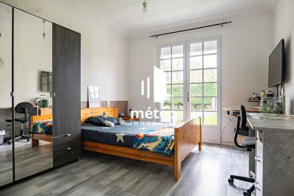 Maison spacieuse à vendre à Les Achards avec piscine et grand terrain