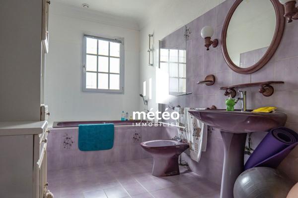 Maison spacieuse à vendre à Les Achards avec piscine et grand terrain