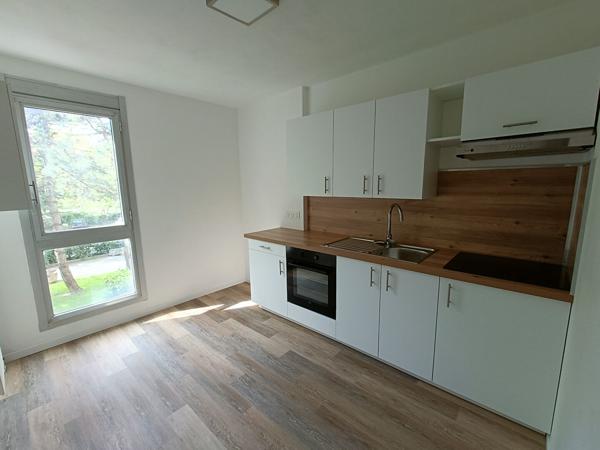 A louer - Appartement T2 avec balcon, place de parking et cave - Angers Sud