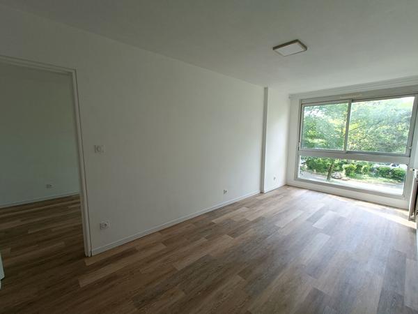 A louer - Appartement T2 avec balcon, place de parking et cave - Angers Sud