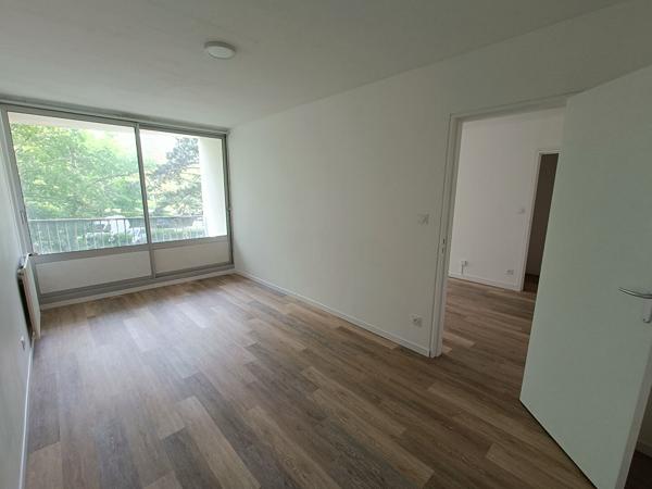 A louer - Appartement T2 avec balcon, place de parking et cave - Angers Sud