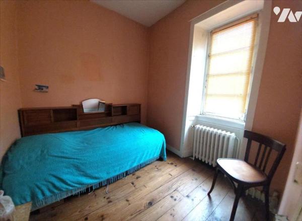 Maison à rénover.  Centre bourg.