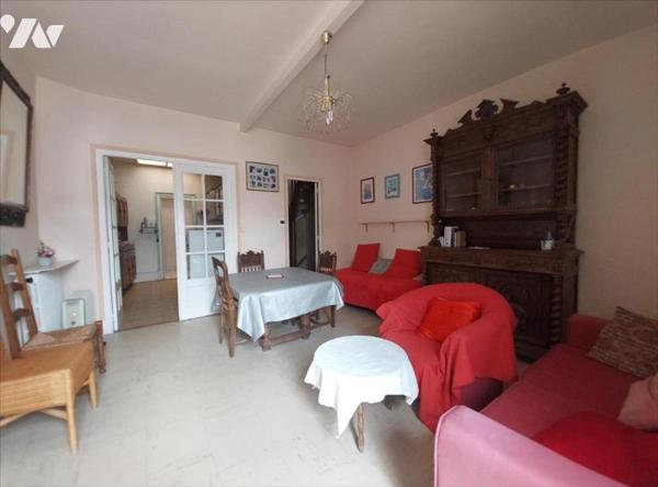 Maison à rénover.  Centre bourg.