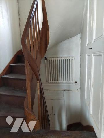 Maison à rénover.  Centre bourg.