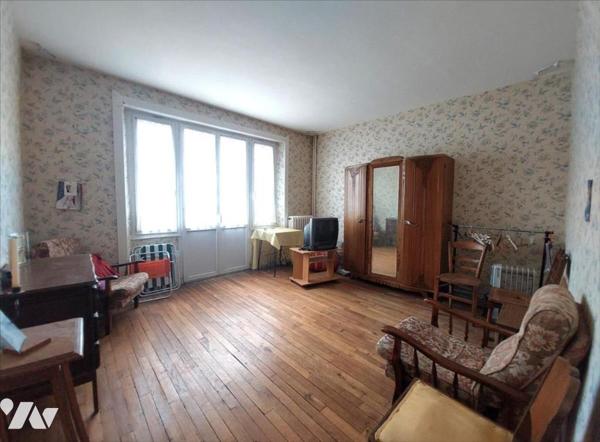 Maison à rénover.  Centre bourg.