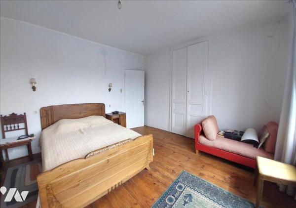 Maison à rénover.  Centre bourg.