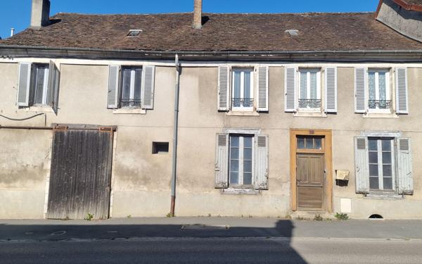 Maison à vendre    9 pièces • 164 m2 Saint-Yrieix-la-Perche